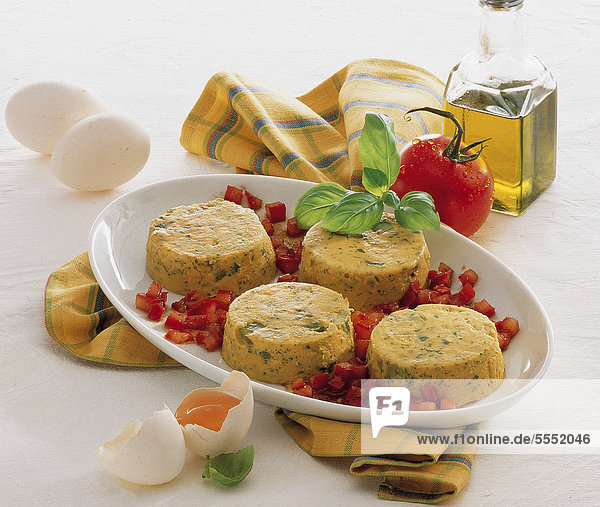 Möhrenflan mit Spargel und Tomatendressing  warme Vorspeise  Italien  Rezept gegen Gebühr erhältlich