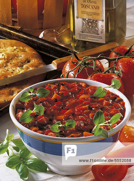 Tomaten-Basilikum-Sauce  Tomaten  Chili  Kräuter  Knoblauch und Rotwein  Italien  Rezept gegen Gebühr erhältlich