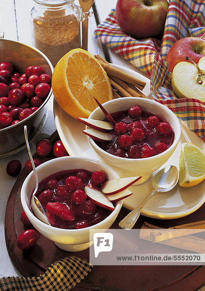 Fruchtige Cranberry-Sauce  mit Äpfeln  USA  Rezept gegen Gebühr erhältlich