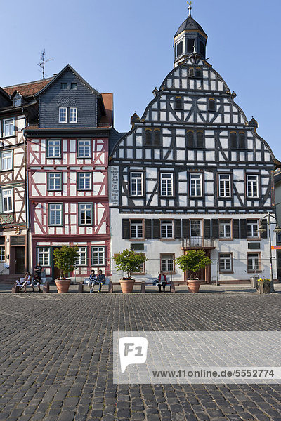 Europa Gebäude Stadt Quadrat Quadrate quadratisch quadratisches quadratischer Butzbach Deutschland Hälfte Hessen