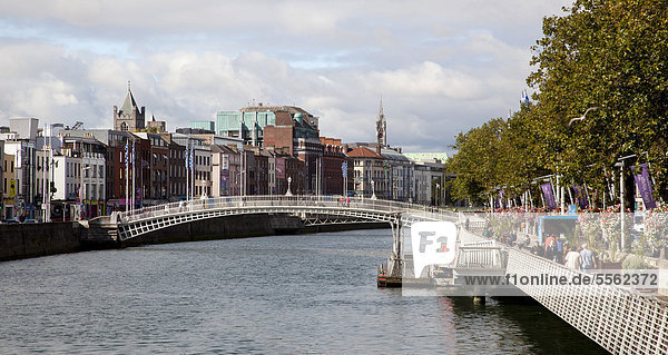 Dublin Hauptstadt Europa Brücke Fluss Bank Kreditinstitut Banken Ortsteil Irland links