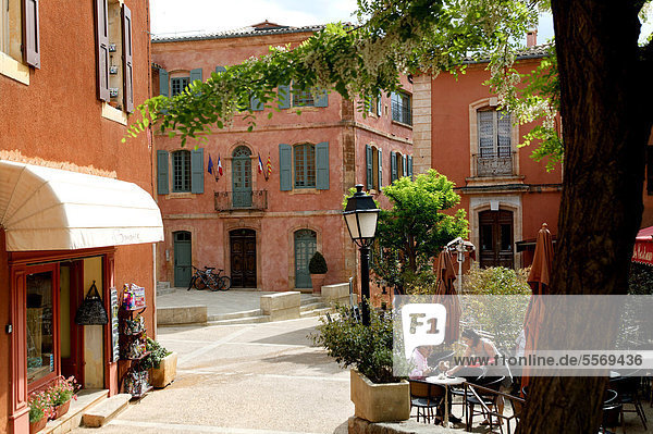 Village of Roussillon  Luberon  Provence  Vaucluse  France  Europe