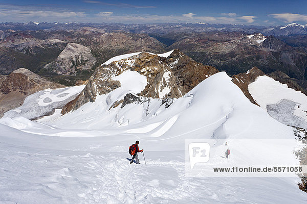 Bergsteiger beim Abstieg vom Piz Palü  Graubünden  Schweiz  Europa