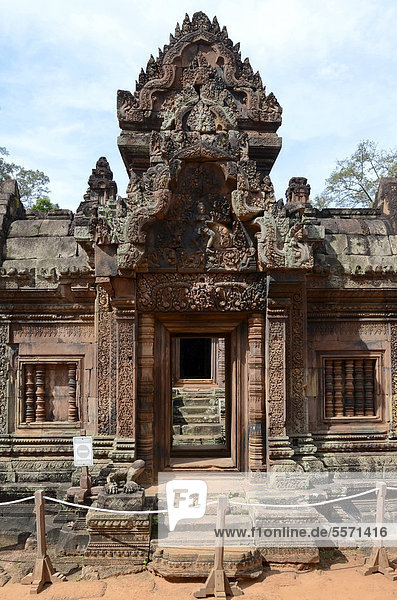Eingang  Tempel  Banteay Srei  Angkor  Siem Reap  Kambodscha  Südostasien