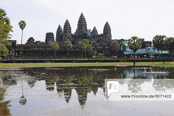 Tempelberg  Teich  Angkor Wat  Siem Reap  Kambodscha  Südostasien