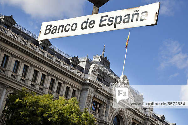 Madrid Hauptstadt Europa Zeichen Quadrat Quadrate quadratisch quadratisches quadratischer Stadtplatz Mittelpunkt Metro Bank Kreditinstitut Banken Signal Spanien Haltestelle Haltepunkt Station
