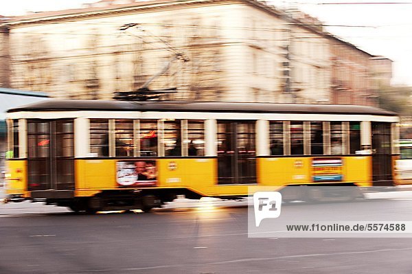 Italien  Lombardei  Mailand  Straßenbahn auf der Piazza Cadorna