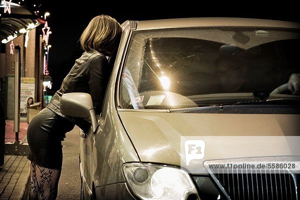 Annäherung an einen Klienten Prostitution Provinz Mailand Italien