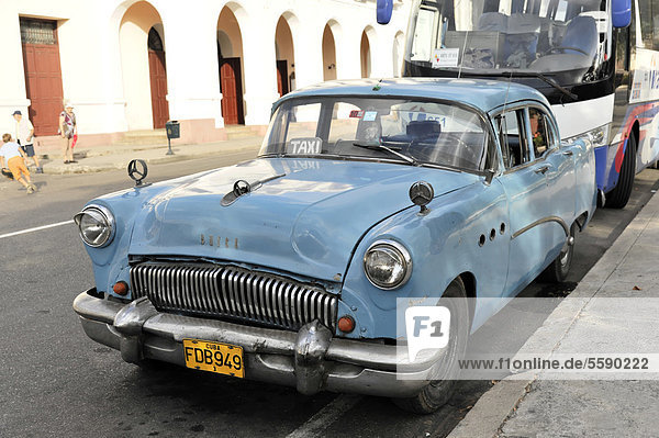 Buick  Taxi  Oldtimer aus den 50er Jahren  Cienfuegos  Kuba  Große Antillen  Karibik  Mittelamerika  Amerika
