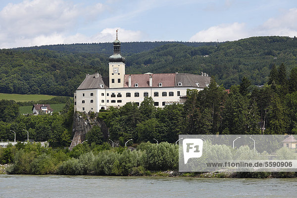 Schloss Persenbeug mit Donau  Strudengau  Nibelungengau  Waldviertel  Niederösterreich  Österreich  Europa  ÖffentlicherGrund