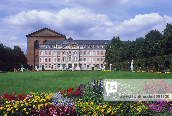 Konstantinbasilika und Kurfürstliches Palais  Gartenanlage  Trier  Rheinland-Pfalz  Deutschland  Europa