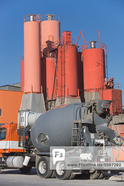 Zement-LKW im Industriewerk