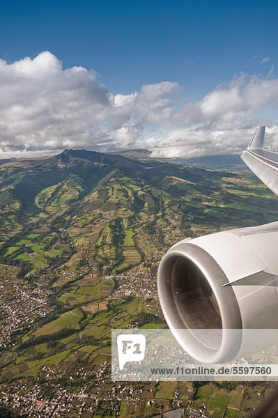 Flugzeug über Quito  Ecuador