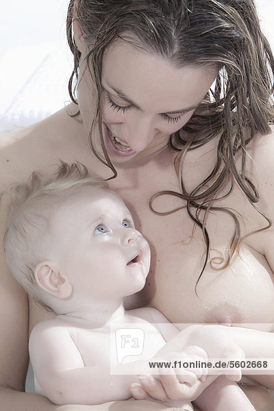 halten  nackt  Mutter - Mensch  Baby