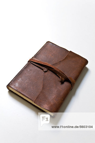 Altes Skizzenbuch mit Ledereinband  persönliches Tagebuch