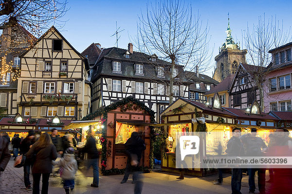 Weihnachtsmarkt  Colmar  Elsass  Frankreich  Europa