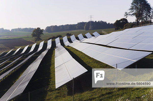 Solarpark bei Landshut  Photovoltaik  Bayern  Deutschland  Europa