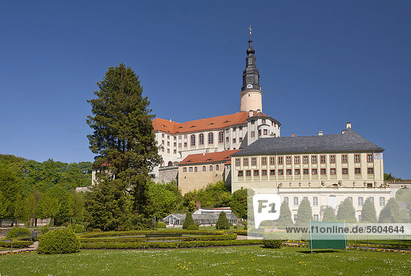 Schloss und Park Weesenstein im Müglitztal  Sachsen  Deutschland  Europa