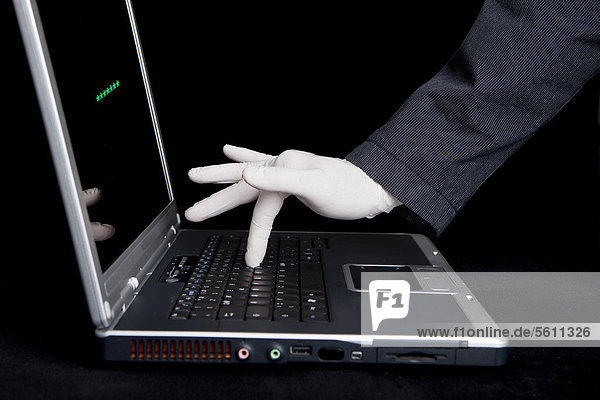 benutzen Fotografie Notebook verlassen Symbol Handschuh Spur Kleidung Kriminalität Hacker Internet Latex