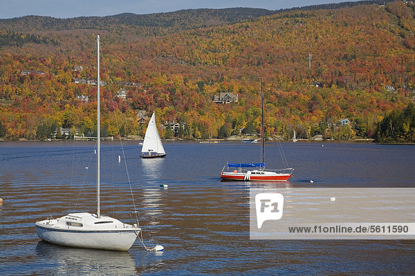 Mont-Tremblant See im Herbst  Laurentians  Quebec  Kanada