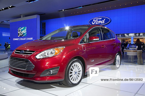 Der 2013 Ford C-Max Energi Plugin-Hybridfahrzeug Elektrofahrzeug auf einem Stand der Automesse North American International Auto Show Detroit Michigan USA