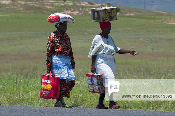 Elderly women carrying loads on their heads  Phuthaditjhaba  Free State  South Africa  Africa