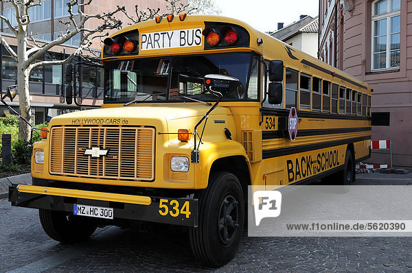 Party Limo Bus  Original US Schulbus umgebaut zur Party Location  Mainz  Rheinland Pfalz  Deutschland  Europa  ÖffentlicherGrund
