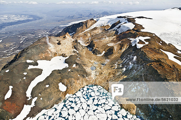 Luftaufnahme des Geothermalgebietes auf dem Gletscher Kverkfjöll am nördlichen Rand des Gletschers Vatnajökull  Island  Europa