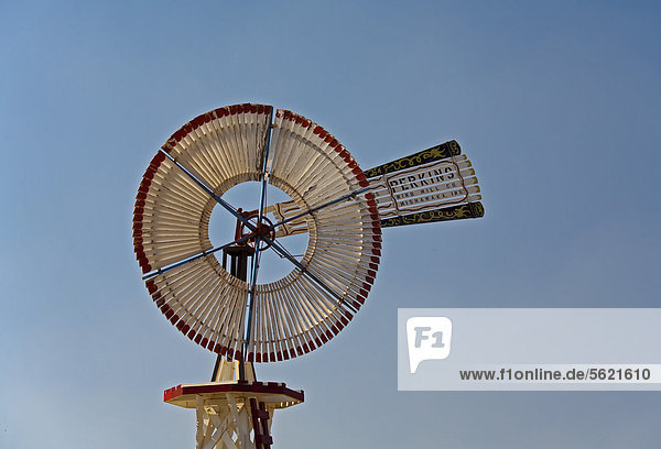 Historische Windmühle vor dem Zugang zur LP Gill Deponie  Jackson  Nebraska  USA