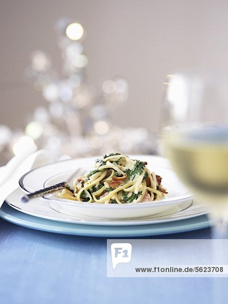 Whole wheat noodles in a cream of spinach sauce