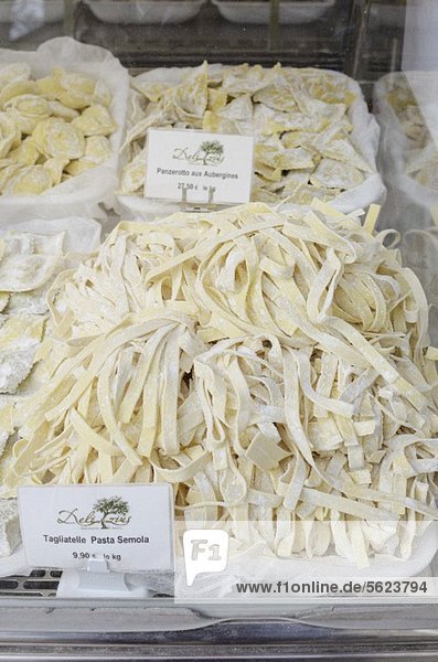 Selbstgemachte Nudeln auf dem Markt