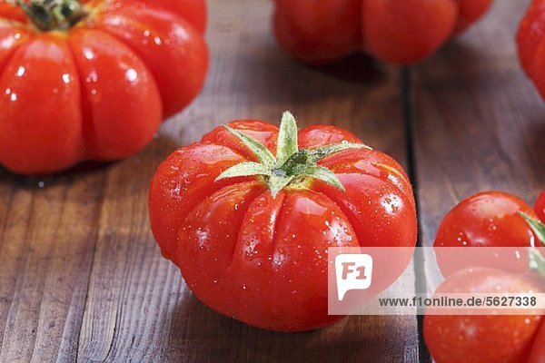 Tomaten mit Wassertropfen