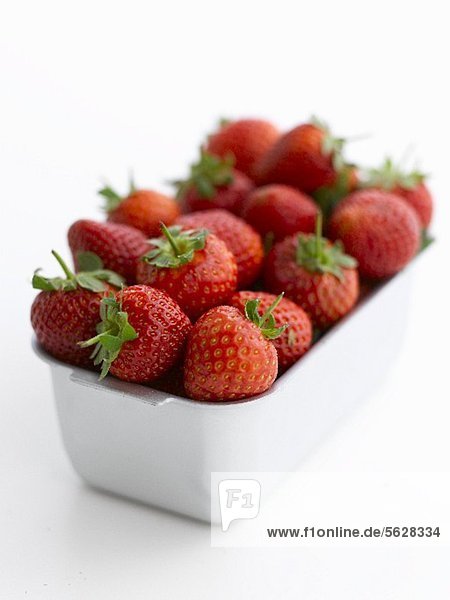 Frische Erdbeeren in einem Behälter
