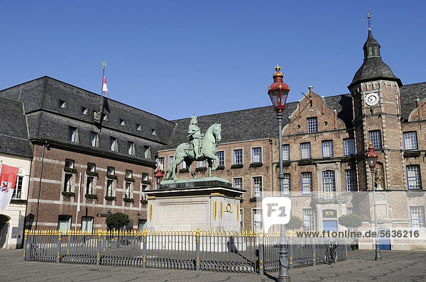 Jan Wellem Denkmal  altes Rathaus  Düsseldorf  Nordrhein-Westfalen  Deutschland  Europa