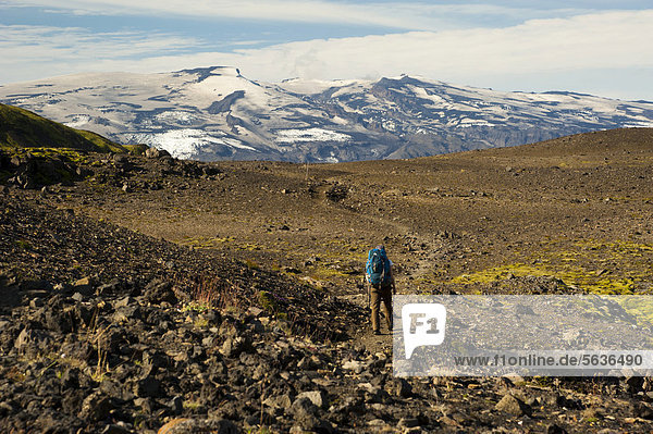 View of the Eyjafjallajoekull volcano  female hiker on the Laugavegur hiking trail  Emstrur-_Ûrsmoerk  Thorsmoerk  highlands  Iceland  Europe