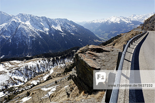 Passstraße vom Jaufenpass nach Sankt Leonhard Südtirol Italien Europa