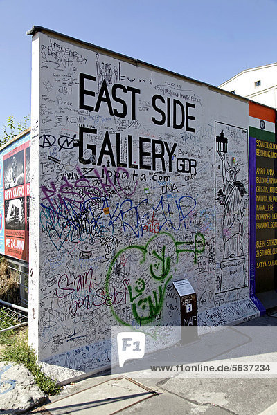 Rest der Berliner Mauer East Side Gallery Berlin Deutschland Europa