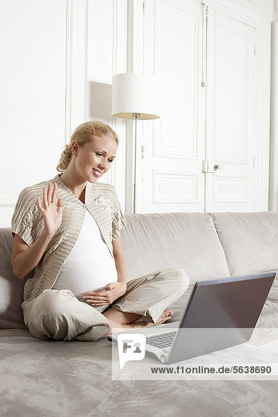 benutzen Frau Schwangerschaft Camcorder Gespräch Gespräche Unterhaltung Unterhaltungen