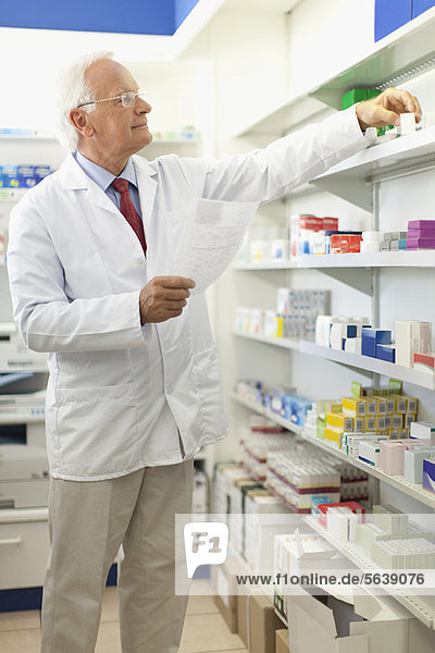 ärztliches Rezept  arztliche Rezepte  füllen  füllt  füllend  Pharmazie