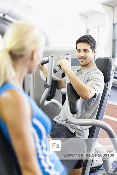 Zusammenhalt  Fitness-Studio  üben  trainieren  work out