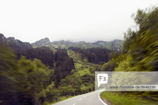 Fahrt durch Tirol in Österreich