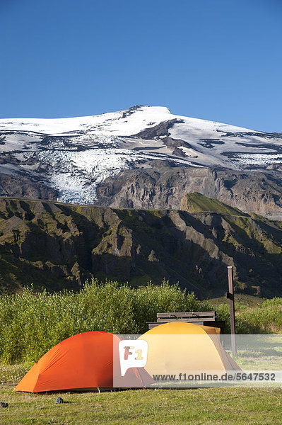 Blick auf Gletscher Eyjafjallajökull  Zelte  Zeltplatz B·sar  Tal _Ûrsmörk  Thorsmörk  Su_urland  Sudurland  Süd-Island  Island  Europa