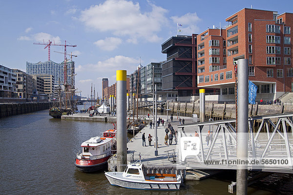 Sandtorkai mit Elbphilharmonie  Hafencity  Hamburg  Deutschland  Europa  ÖffentlicherGrund