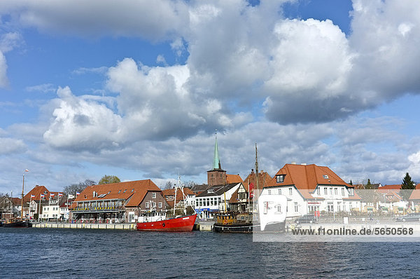Hafen in Neustadt in Holstein  Schleswig-Holstein  Norddeutschland  Deutschland  Europa