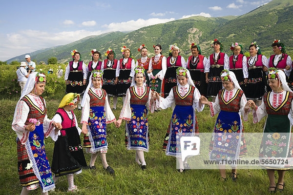 Tanzgruppe  Trachtengruppe  Rosenfest  Karlovo  Bulgarien  Europa