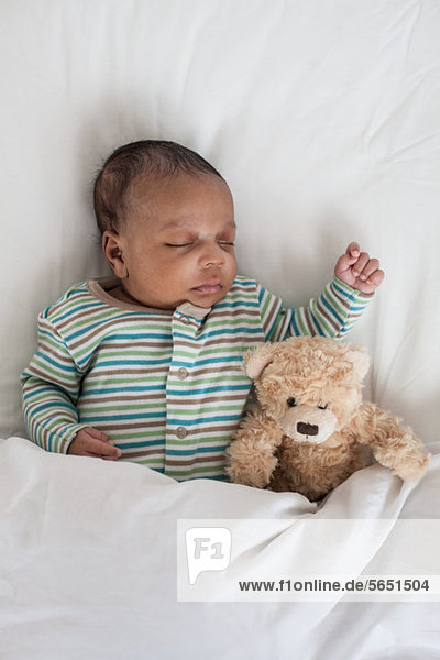 Bett schlafen Teddy Teddybär Baby
