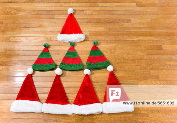 Weihnachtshüte in Form eines Weihnachtsbaumes