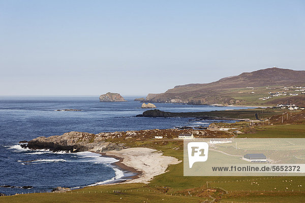 Irland  Grafschaft Donegal  Blick auf die Esky-Bucht bei Malin Head