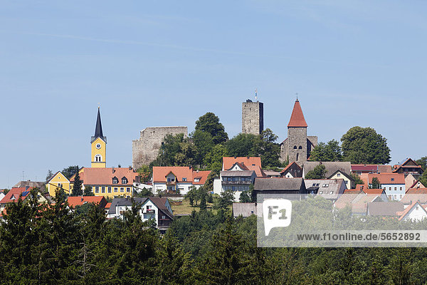 Deutschland Bayern Blick auf Leuchtenberg