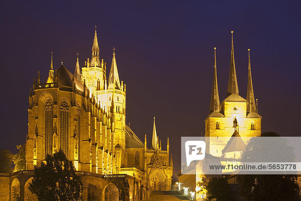 Deutschland  Thüringen  Erfurt  Ansicht der Kirche bei Nacht